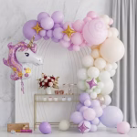 Arcada din baloane asamblata in culori pastelate macarons cu figurina din folie unicorn stele aurii si baloane jumbo