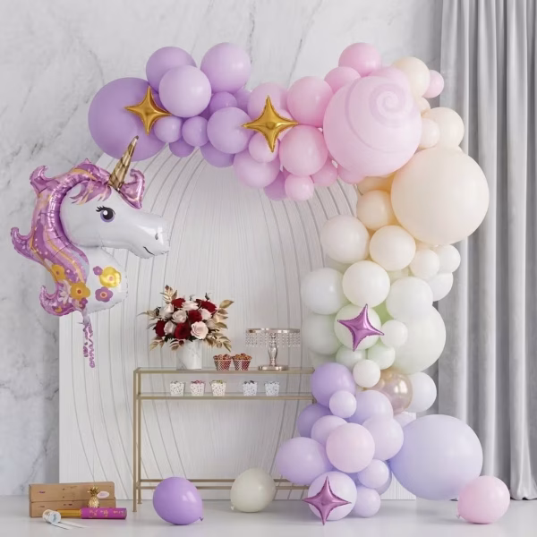 Arcada din baloane asamblata in culori pastelate macarons cu figurina din folie unicorn stele aurii si baloane jumbo