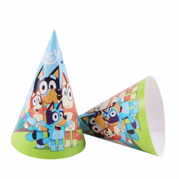 Set 5 Coifuri Petrecere Familia Bluey 20x14 cm Set de 5 coifuri pentru petrecere din carton, dimensiune 20 pe 14 cm, cu imprimeu Familia Bluey ilustrand personajele din desenul animat.