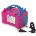 Pompa electrica profesionala de culoare roz cu maner albastru si doua duze pentru umflat baloane prevazuta cu un compartiment lateral pentru cablu