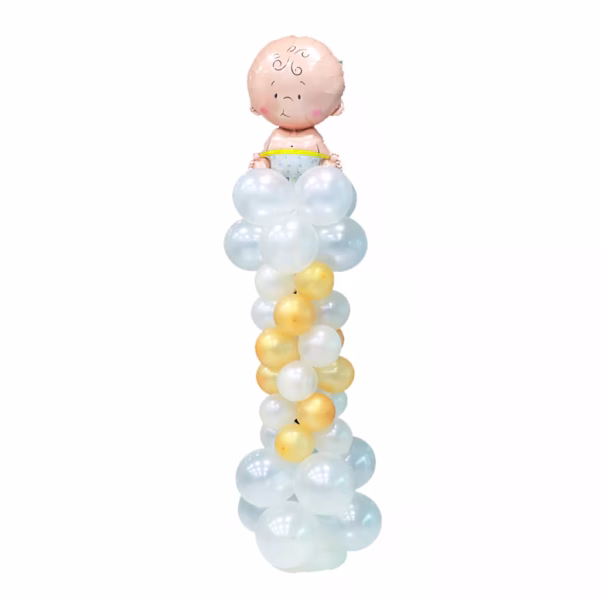 Patru suporturi tip stalp pentru baloane decorate elegant cu baloane din latex roz si albe impletite in spirala pe inaltimea coloanei si baloane din folie in forma de inima si stea asezate in varf