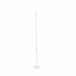 Patru suporturi tip stalp pentru baloane decorate elegant cu baloane din latex roz si albe impletite in spirala pe inaltimea coloanei si baloane din folie in forma de inima si stea asezate in varf