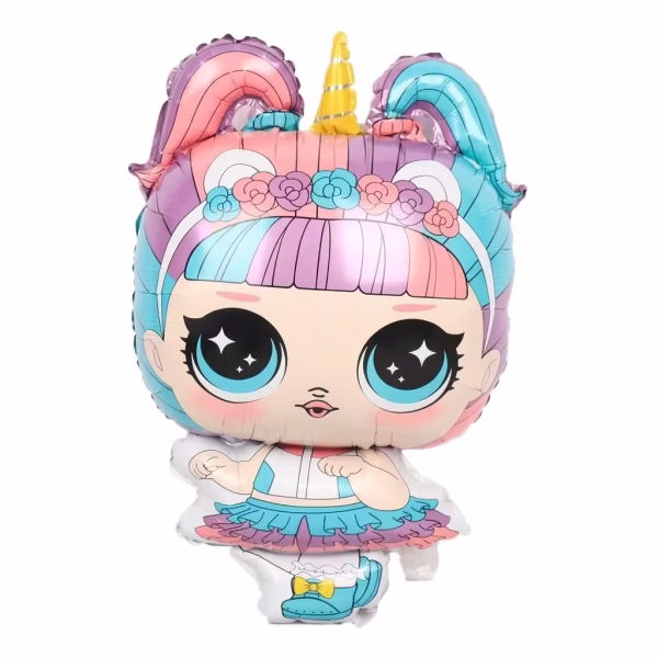 Balon din folie decupat in forma papusii L.O.L. Surprise Unicorn cu par pastelat in nuante de roz mov si albastru corn galben bentita cu trandafiri fustita cu volane si pantofiori albastri cu fundite galbene