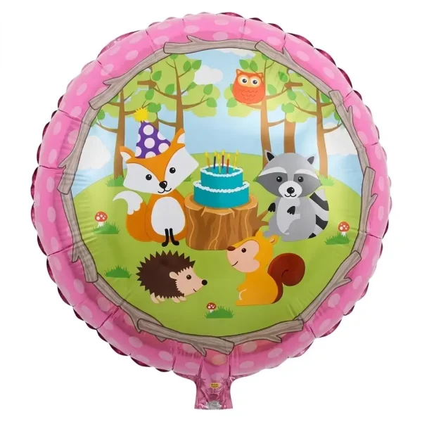 Balon rotund din folie cu margine roz cu buline decorat cu o scena de padure ce include o vulpe un raton un arici o veverita si o bufnita in jurul unui tort aniversar
