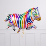 Balon din folie metalizata in forma de zebra cu dungi multicolore in nuante vibrante de curcubeu plutind elegant pe un fundal luminos