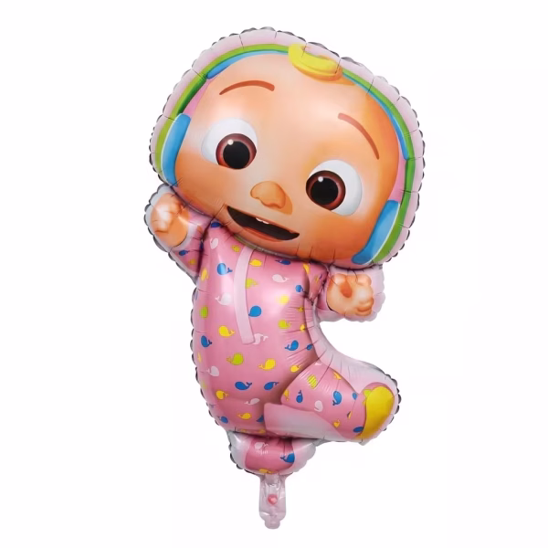 Balon din folie decupat pe contur ilustrandu-l pe bebelusul JJ din animatia Cocomelon cu o expresie vesela imbracat in pijamale de culoare roz cu imprimeuri colorate si purtand casti multicolore pe cap