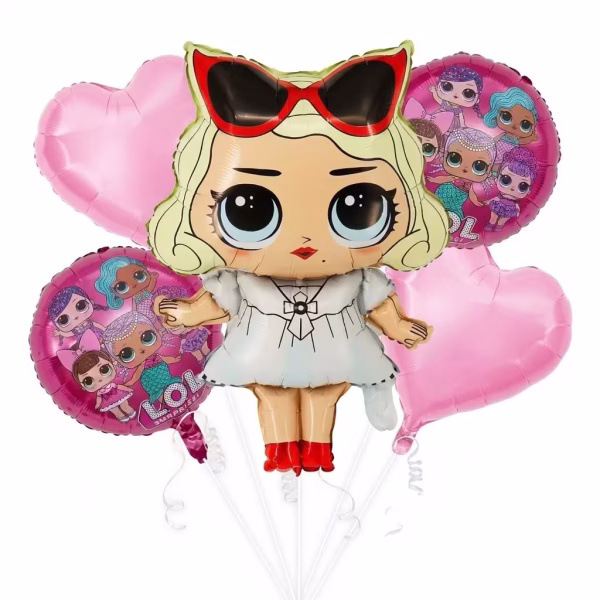 Set de 5 baloane din folie incluzand o figurina centrala papusa L.O.L. Surprise blonda cu ochelari de soare rosii pe cap rochie alba si incaltaminte rosie doua baloane rotunde cu grupul de papusi si doua baloane in forma de inima roz uni