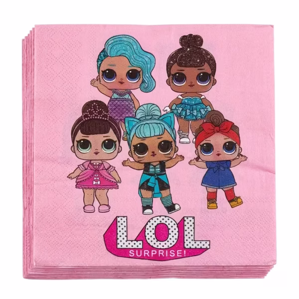 Pachet de servetele de masa din hartie de culoare roz ilustrand cinci papusi L.O.L. Surprise in tinute colorate de petrecere si logo-ul oficial punctat in partea de jos