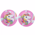 set 10 farfurii unicorn 18 cm Set de 10 farfurii mici din carton pentru tort, dimensiune 18 cm. Design magic pe fundal roz, ilustrand un unicorn cu coama curcubeu si corn argintiu, inconjurat de norisori albi si stelute.