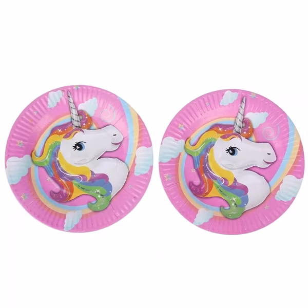 set 10 farfurii unicorn 18 cm Set de 10 farfurii mici din carton pentru tort, dimensiune 18 cm. Design magic pe fundal roz, ilustrand un unicorn cu coama curcubeu si corn argintiu, inconjurat de norisori albi si stelute.