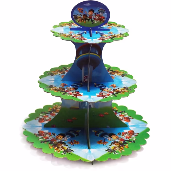Suport Etajat Pentru Prajituri Patrula Catelusilor Suport etajat pentru prajituri din carton, cu tematica Patrula Catelusilor (Paw Patrol), avand 3 niveluri decorate cu indragitii catelusi pentru expunerea deserturilor.