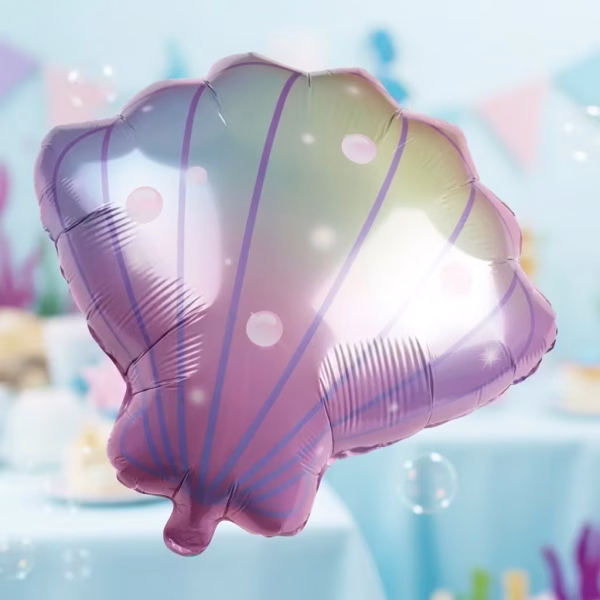 balon folie scoica 55x50 cm Detaliu cu reflexii sidefate pe un balon cu tematica mermaid, decorat cu perle albe imprimate si linii marine.