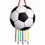 pinata minge fotbal clasica Pinata din carton in forma de minge de fotbal alb-negru, cu maner rosu si panglici colorate in partea de jos.