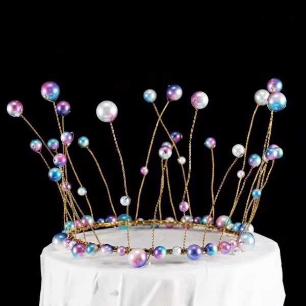 Topper Tort Coronita Metalica Aurie cu Perle Multicolore 13 cm coronita tort metalica aurie perle multicolore irizate decoratiuni petrecere fete sirena unicorn curcubeu smash the cake