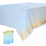 fata de masa albastra cu confetti aurii Fata de masa pentru petrecere, dimensiune 137x183 cm, material din folie de plastic albastru deschis (baby blue). Design elegant cu imprimeu tip confetti aurii, concentrat in partea de jos a marginilor, ideal pentru botez baiat sau evenimente festive.