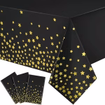 fata de masa neagra cu stele aurii Fata de masa pentru petrecere, dimensiune 137x183 cm, material din folie de plastic neagra. Design elegant cu imprimeu tip stele aurii, concentrat in partea de jos a marginilor, ideal pentru evenimente festive si revelion.