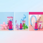 Pompa electrica verticala de culoare roz cu baza albastra utilizata pentru umflarea baloanelor de modelaj lungi transformate in flori si animale