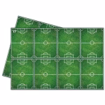 Detaliu de sus al fetei de masa din folie de plastic prezentand textura de gazon verde si liniile albe specifice unui teren de sport