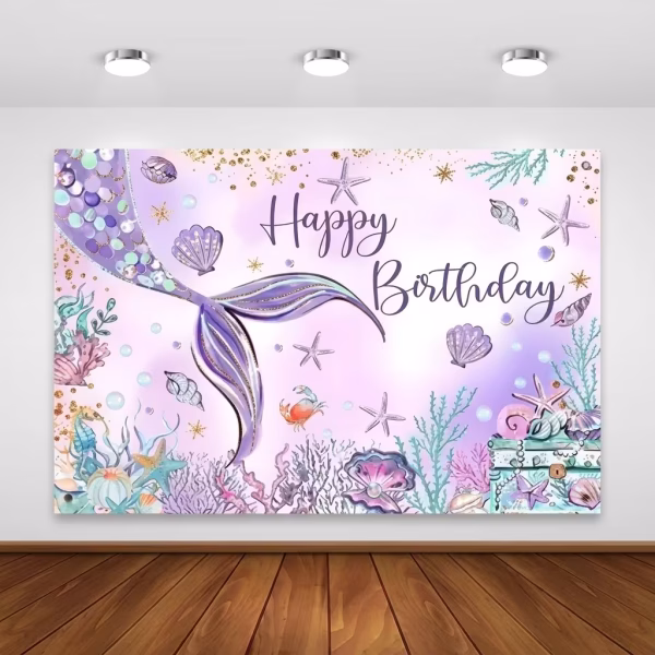 background textil sirena Mockup cu un background textil pentru panou foto cu tematica sirena, ilustrand o coada de sirena eleganta, corali, scoici cu perle si mesajul Happy Birthday pe un fundal mov pastel.