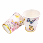 set 8 pahare fluturi si flori 200 ml Set de 8 pahare din carton pentru petrecere, capacitate 200 ml. Design floral de primavara in nuante pastelate cu fluturi multicolori si o margine aurie eleganta la baza.