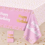 Fata de Masa Roz Happy Birthday 183x137 cm Fata de masa roz impermeabila cu imprimeu Happy Birthday auriu pentru decoratiuni petreceri fete.