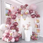 set ghirlanda baloane roz si alb Arcadă asimetrică realizată din set ghirlandă baloane roz, alb, roz chrome metalizat și transparente cu confetti