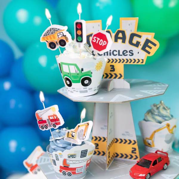 Set 5 Lumanari Tort Auto si Constructii Set 5 lumanari pentru tort in forma de masini de constructii excavator basculanta masina de pompieri si semne de circulatie