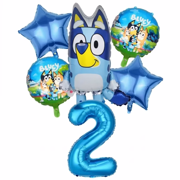 Set format din 6 baloane din folie incluzand cifra 2 uriasa de culoare albastra metalizat un balon figurina cu Bluey doua baloane rotunde cu familia de catelusi si doua baloane in forma de stea albastru intens
