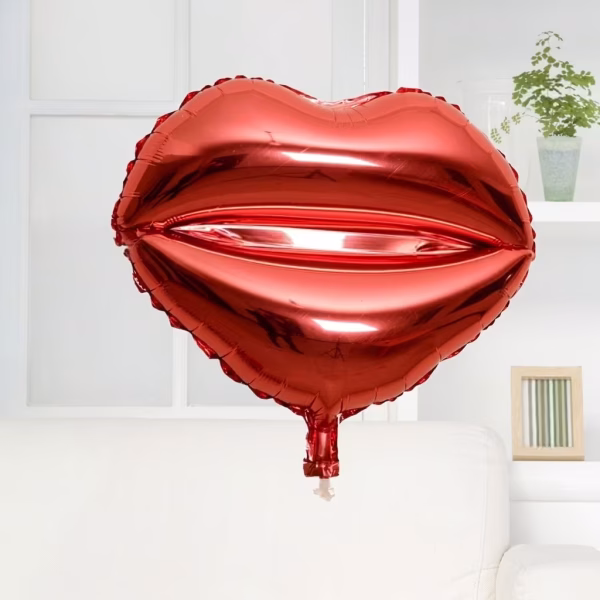 Balon din folie metalizata in forma de buze voluptoase de culoare rosu intens avand o silueta asemanatoare unei inimi