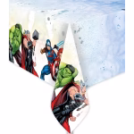 Fata de Masa Party Avengers Fata de masa pentru petreceri din plastic cu tematica Marvel Avengers, avand un centru cu aspect de piatra si marginile imprimate cu supereroii Captain America, Black Widow, Hulk si Thor.