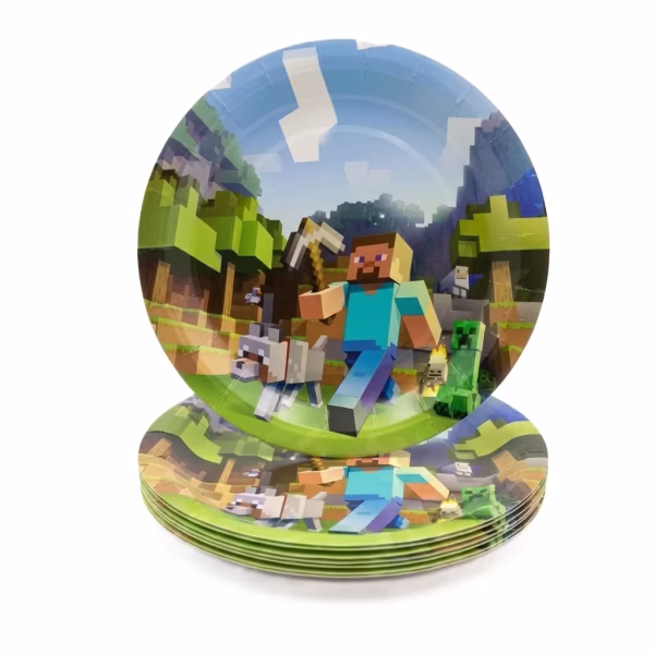 Farfurii Party Minecraft Farfurie desert din carton pentru petrecere, diametru 18 cm, ilustrand personajele Steve cu tarnacopul, un lup si un Creeper din jocul Minecraft, intr-un decor pixelat de padure.
