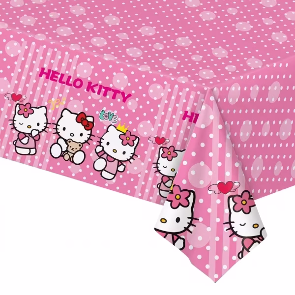 Fata de masa din plastic roz cu imprimeu tematic Hello Kitty cu buline albe si inimioare asezata pe o masa festiva