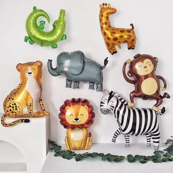 Set 7 Baloane Folie Animalute Safari XXL, Tematica Jungla Set de 7 baloane din folie de aluminiu in forma de animale salbatice de safari, incluzand un crocodil, o girafa, un elefant, o maimuta, un leopard, un leu si o zebra, cu fete zambitoare.