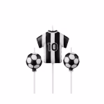 Set 3 Lumanari Tort Fotbal Mingi Si Tricou Set de trei lumanari pentru tort format dintr-un tricou de fotbal in dungi alb negru cu numarul 10 si doua mingi pe suporturi albe