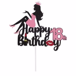 Tort decorat cu un topper din carton cu sclipici negru ce afiseaza mesajul Happy 18th Birthday, acompaniat de silueta unei fete in rochie roz cu sclipici, o coronita, un ruj si buze rosii