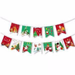Banner decorativ de Crăciun format din două șiraguri cu stegulețe decupate în formă de coadă de rândunică, ilustrând peisaje festive multicolore pe fundal roșu, verde și alb cu Moș Crăciun, oameni de zăpadă, brazi, reni și urarea Merry Christmas