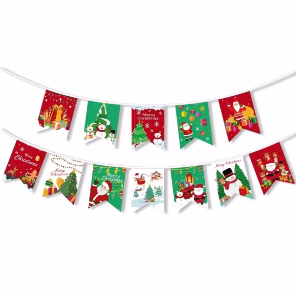 Banner decorativ de Crăciun format din două șiraguri cu stegulețe decupate în formă de coadă de rândunică, ilustrând peisaje festive multicolore pe fundal roșu, verde și alb cu Moș Crăciun, oameni de zăpadă, brazi, reni și urarea Merry Christmas