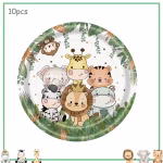 set 10 farfurii safari jungla 18 cm Set de 10 farfurii mici din carton pentru tort, dimensiune 18 cm. Design tematica Safari Jungla cu frunze verzi pe margine si pui de animale simpatici in centru: leu cu coronita, zebra, elefant, girafa, tigru, hipopotam si o maimutica.