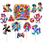 set 13 toppere tort roblox Set complet de 13 toppere tort Roblox din carton incluzând piesa centrală Happy Birthday, diverse avatare de fete și băieți, sigla jocului și un controller.