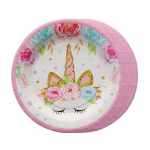 set 8 farfurii cu unicorn 18 cm Set de 8 farfurii mici din carton pentru tort, dimensiune 18 cm. Design magic cu margine roz, ilustrand in centru chipul unui unicorn adormit cu corn auriu, decorat cu bujori si trandafiri acuarela.