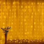 Instalatie Luminoasa Tip Perdea 3x2m, 200 LED-uri Alb Cald, USB si Telecomanda, Instalatie luminoasa tip perdea 3x2m cu 200 LED-uri alb cald, controlata prin telecomanda, evidentiind mufa de alimentare USB.