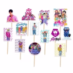 Set Toppere Tort Kpop Demon Hunters Set complet de 13 toppere tort din carton cu tematica K-Pop Demon Hunters si Saja Boys, incluzand avatare trupe, logo-uri, idoli individuali si o pisica mascota albastra.