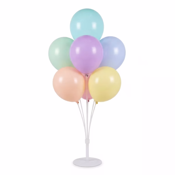 Suport din plastic pentru baloane avand o inaltime asamblata de 130 cm, prevazut cu o baza rotunda ce se poate umple cu apa, conectori si 7 bete de lungimi asimetrice cu rozete de fixare la capete