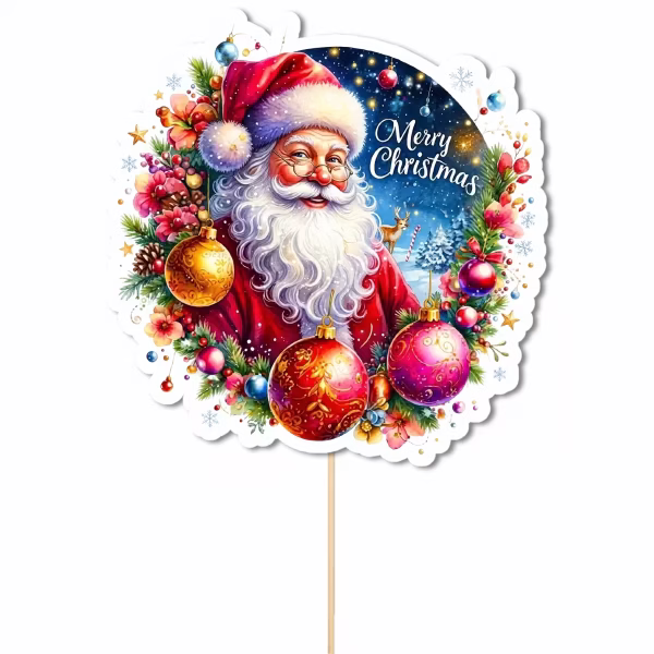 Topper pentru tort din carton decupat pe contur, ilustrând un portret clasic și detaliat al lui Moș Crăciun cu ochelari, încadrat de o coroniță festivă din crenguțe de brad, globuri masive ornamentate în nuanțe de roșu și auriu, flori, un peisaj de noapte cu un ren și mesajul elegant Merry Christmas