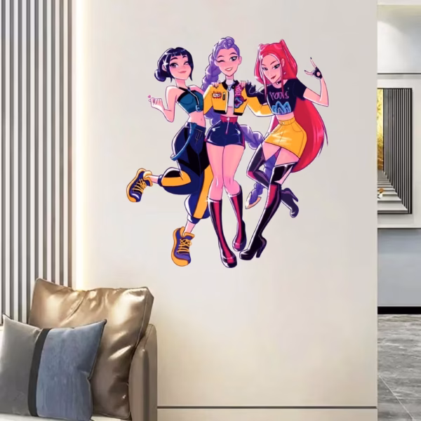 Sticker Perete Kpop Demon Hunters – Autocolant Decorativ Cod 468B Trei fete stilizate, îmbrăcate modern.