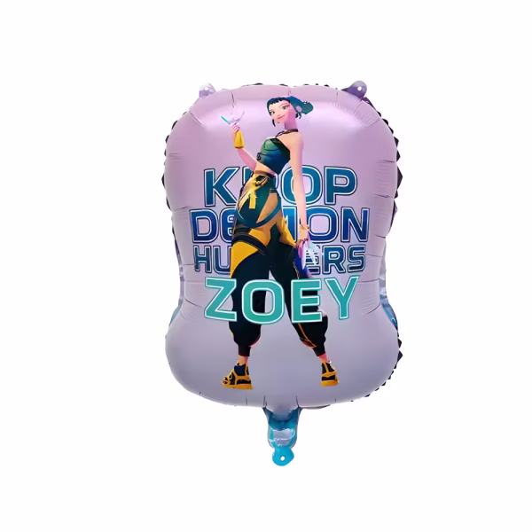 Balon Folie Kpop Demon Hunters Zoey Balon din folie metalizata cu personajul Zoey full body din Kpop Demon Hunters pe fundal lila mov deschis. Articole masa si decoratiuni petrecere tematica k-pop fete.