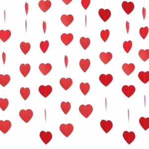 Ghirlandă Banner Inimi Roșii Efect Oglindă (4m) Decor Romantic Fotografie de detaliu pe fundal alb a unei ghirlande cu inimi rosii. Se observa calitatea cartonului lucios si cusatura fina a firului alb care uneste perfect fiecare inima decupata.
