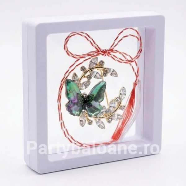 Broșă Fluture pe Ramură cu Cristale în Cutie 3D Transparentă (9x9 cm) – Cadou Premium Martisor brosa fluture colorat pe ramura cu cristale in cutie patrata transparenta 9x9 cm cu efect de plutire