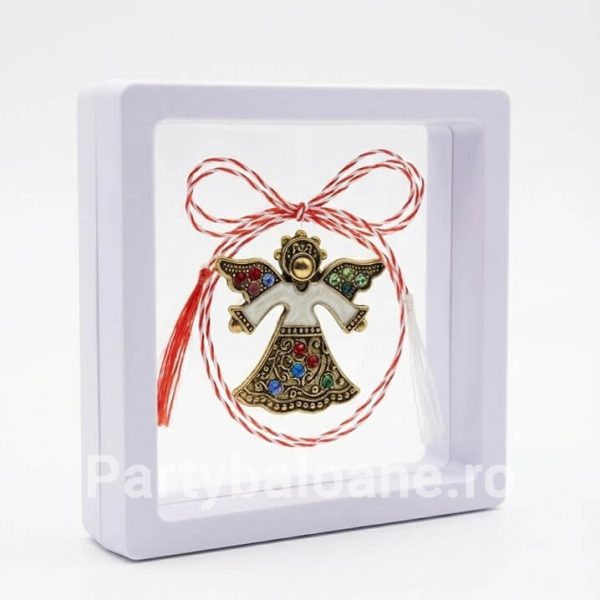Mărțișor Broșă Îngeraș Vintage Auriu cu Cristale Multicolore în Cutie 3D Transparentă (9x9 cm) – Cadou Premium Martisor brosa ingeras auriu antichizat cu cristale colorate in cutie patrata transparenta 9x9 cm cu efect de plutire