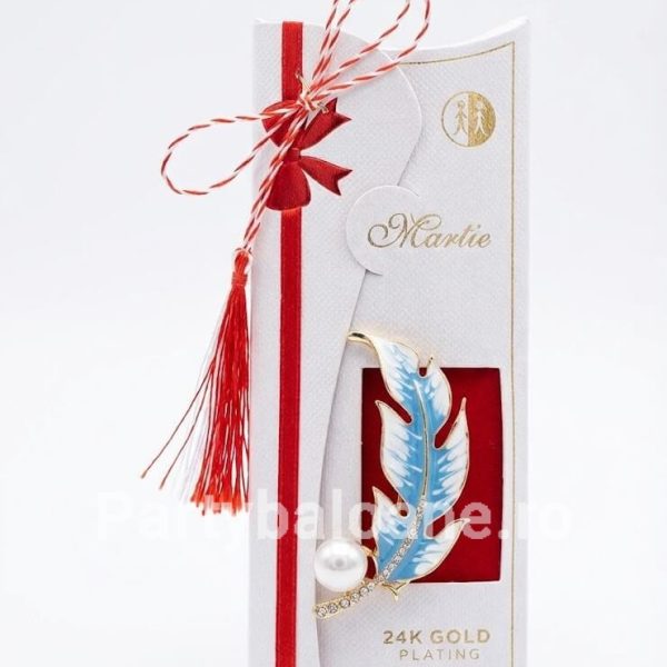 Mărțișor Broșă Pană Placată Aur 24K Email și Perlă - Cadou Premium Martisor premium brosa forma de pana placata cu aur 24K decorate cu email albastru cristale si perla in cutie cadou alba